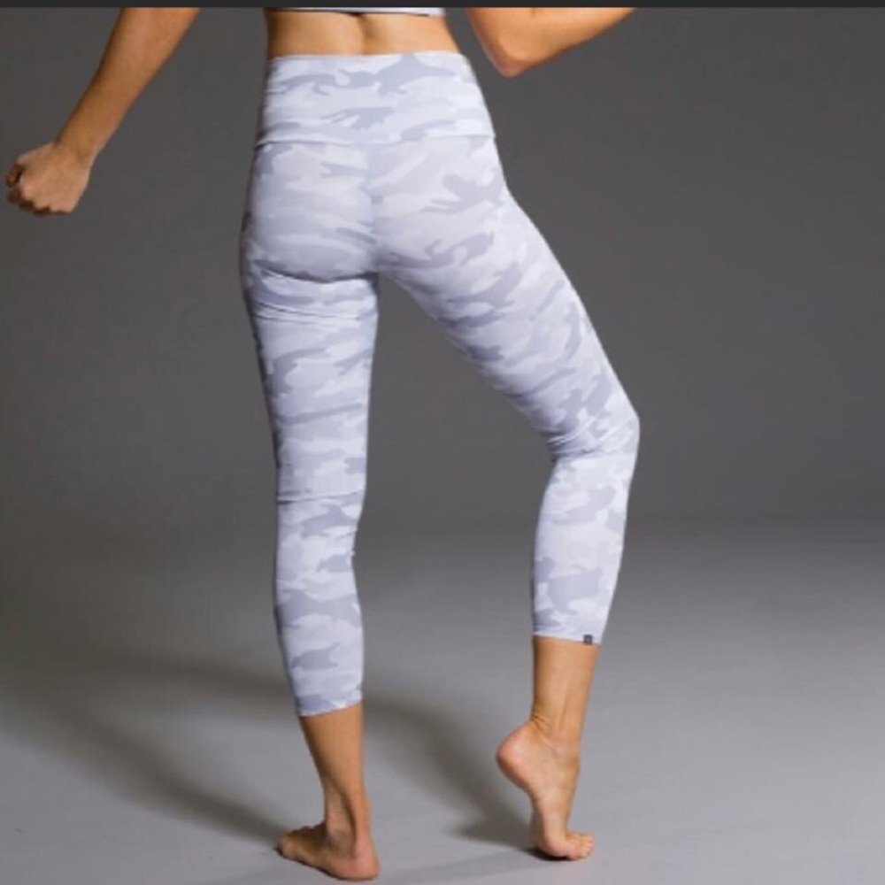Onzie camo leggings
